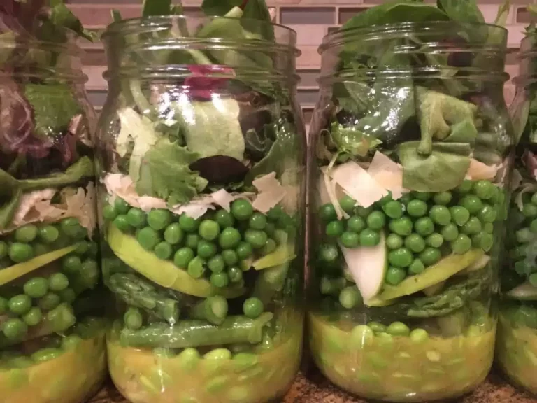 Spring Green Mason Jar Salad￼