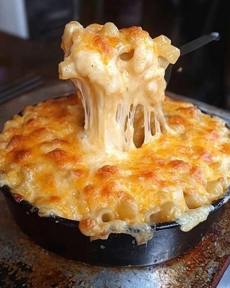 CREAMY BAKED MAC AND CHEESE